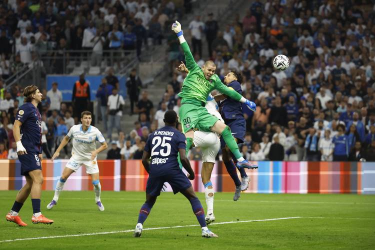 特尔施特根ins致敬阿尔巴，祝贺其迈阿密完美告别（特尔施特根Ins致敬阿尔巴，祝贺其在迈阿密圆满谢幕）