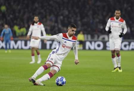 德比迎来关键胜利，米兰升至意甲积分榜第二（关键德比告捷，AC米兰跃居意甲第二）