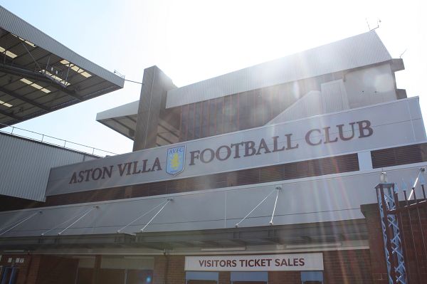 西甲官方：巴萨球迷在上周比赛有对毕包、威廉斯等的辱骂行为（西甲官方通报：上周比赛巴萨球迷辱骂毕尔巴鄂、威廉斯等人）