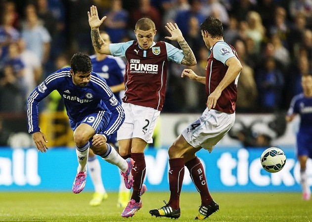 欧冠：巴黎2-1战胜曼联（欧冠：巴黎2比1力克曼联）