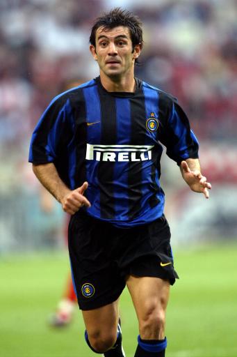 U22国家队走进成都实验小学西区分校，黄博文、于大宝等人与师生互动（U22国足走进成都实验小学西区，黄博文、于大宝等与师生面对面交流）