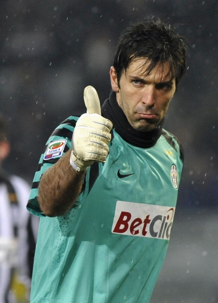 孔塞桑：本泽马目前身体状态良好，没有与管理层谈过要引援（孔塞桑：本泽马状态良好，尚未与管理层讨论引援）