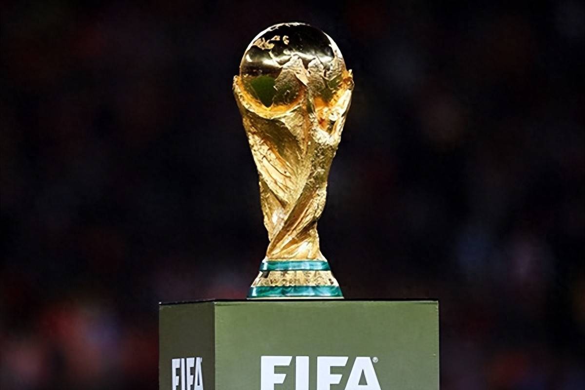 世体：对阵法鹰巴萨共有502人转卖门票，包括11名季票持有者（世体：巴萨战法鹰，502名球迷转售门票，其中11人为季票持有者）