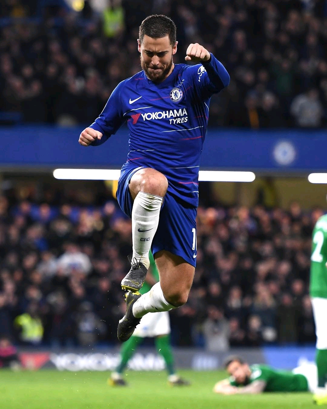 雷霆＆勇士合计狂轰33记三分，三分命中率均超4成（勇士与雷霆合飙33记三分，外线命中率双双破四成）