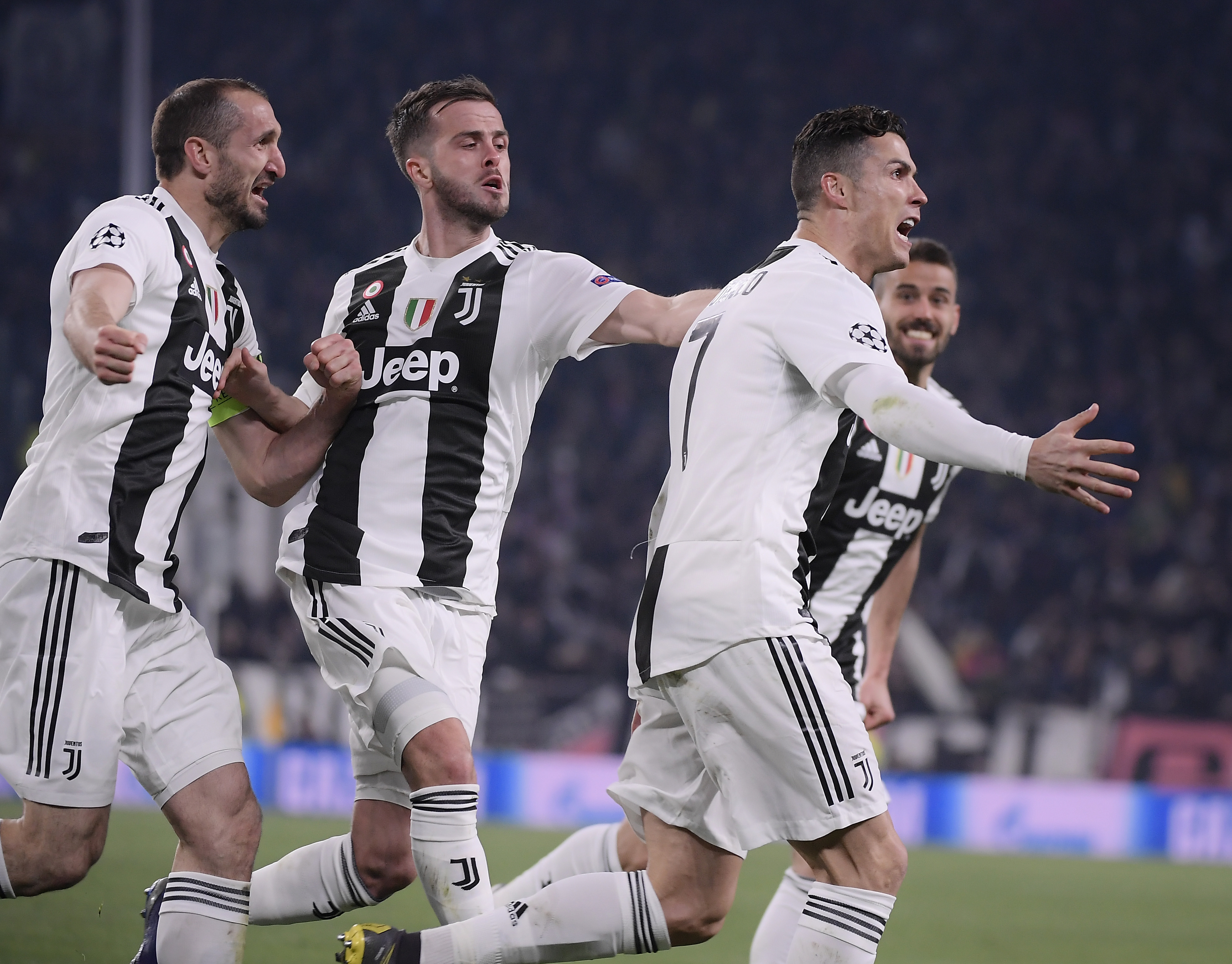 孔德斩获巴萨生涯欧冠首球，并上演职业生涯首次梅开二度（孔德攻入巴萨欧冠处子球，职业生涯首次完成梅开二度）